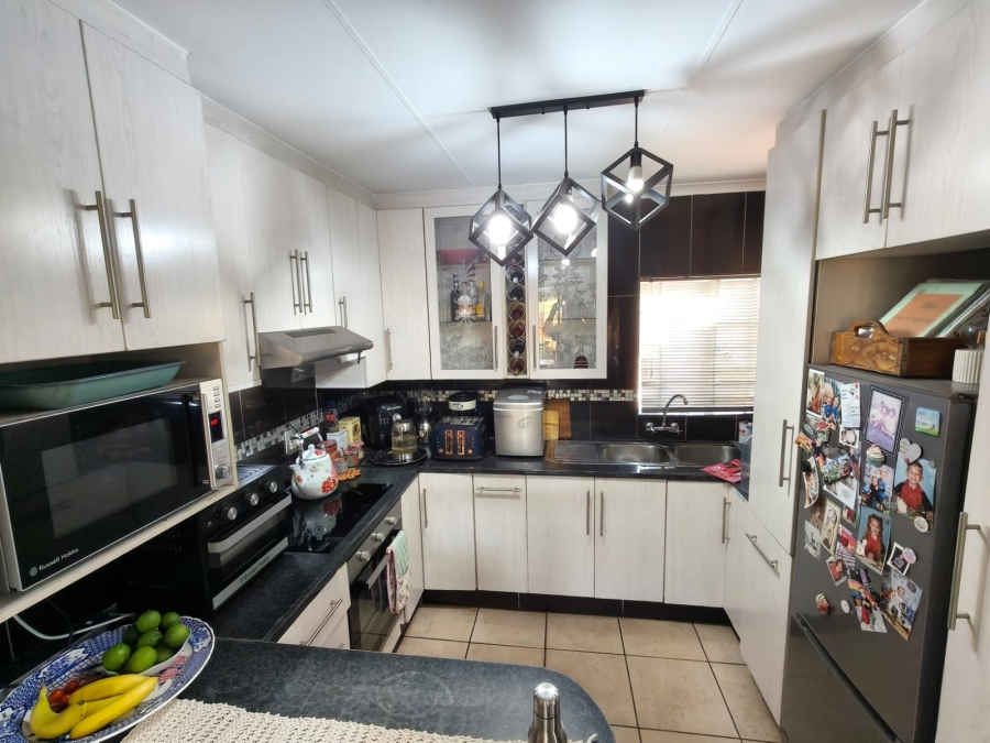 3 Bedroom Property for Sale in Safari Gardens North West